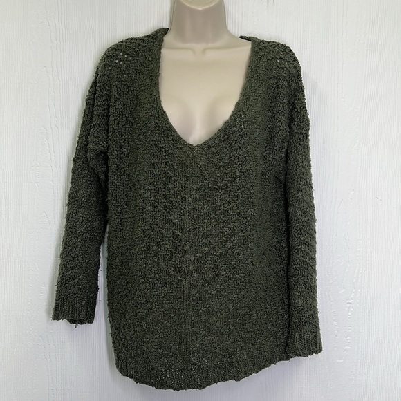ASTR The Label - Olive Green Popcorn Boucle Deep V With Cutout Slashed Sweater M - Picture 3 of 12